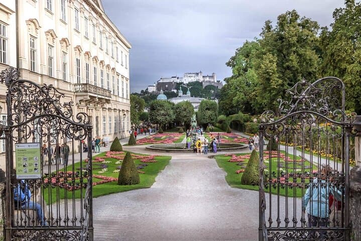 From Vienna: Do-Re-Mi & Salzburg’s old town Tour
