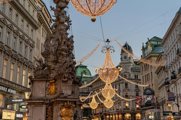 Private Vienna Historic Christmas Walking Tour with Glühwein