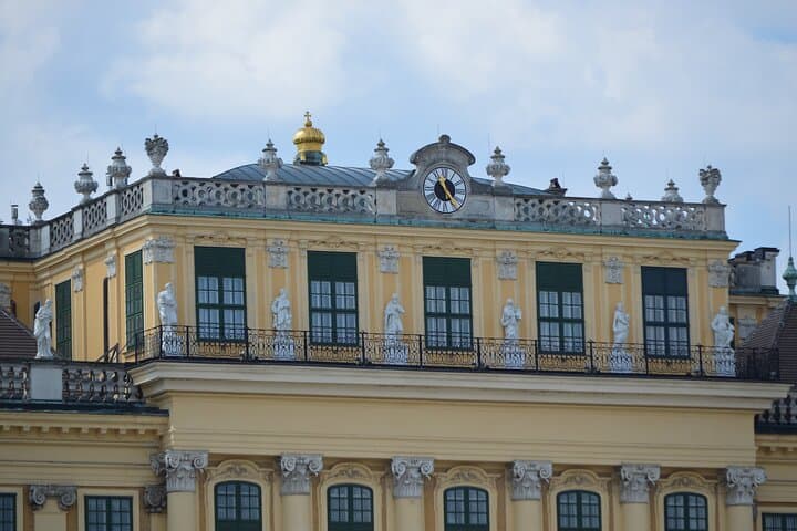 30 Minute Private Photoshoot in Schoenbrunn
