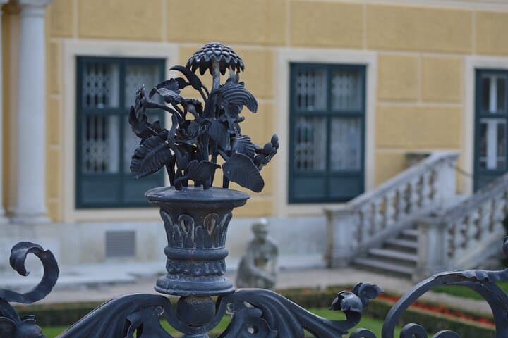 30 Minute Private Photoshoot in Schoenbrunn