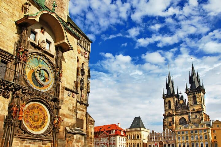 Vienna to Prague Private Transfer with Optional Sightseeing Stop