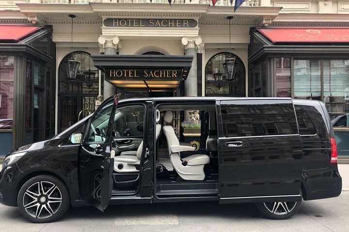 Private Tour from Vienna to Prague with Personal Chauffeur
