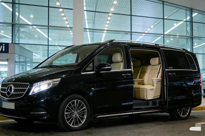 Vienna Airport (VIE) Private Transfer to Vienna City/Hotels