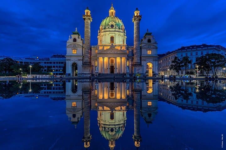 Plaza del Congreso: The monument of the two Congresses and its majestic gardens.
