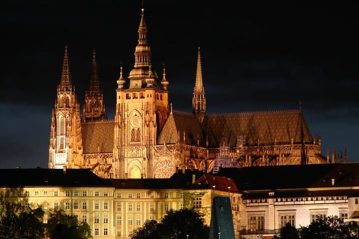Vienna: Full-Day Tour To Prague+ walking tour with local guide