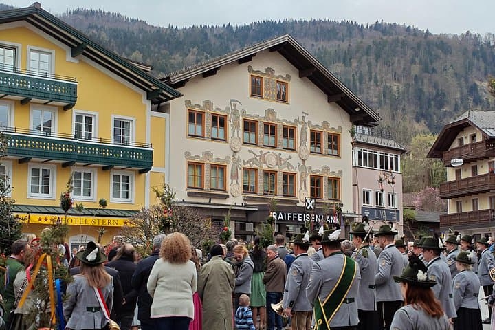Where Locals Relax: Wolfgangsee & 3 Alpine Villages(Private Tour)