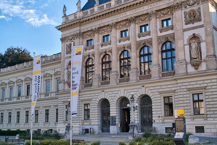 Strolling Graz: Medieval Lanes, Baroque Splendor & Modern Marvels