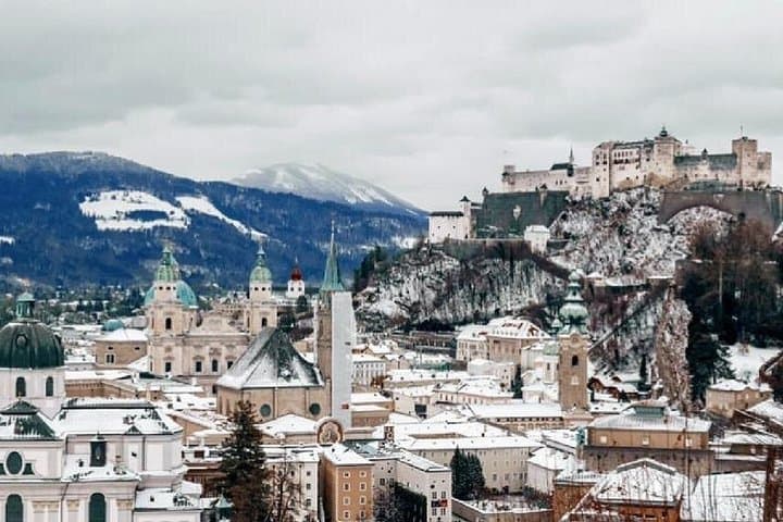 Vienna to Salzburg Private Transfer with Hallstatt Stop
