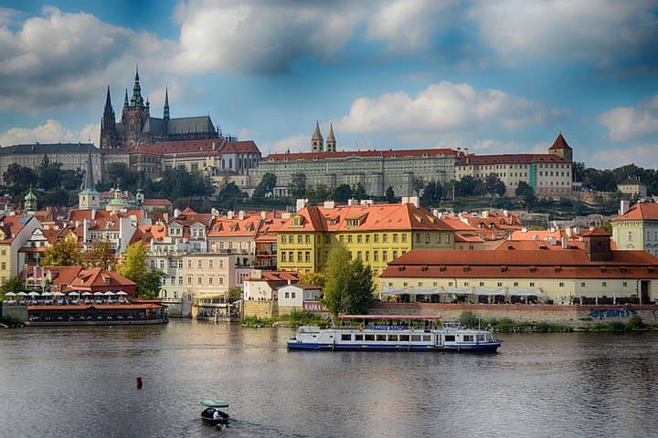 Vienna: Full-Day Tour To Prague+ walking tour with local guide