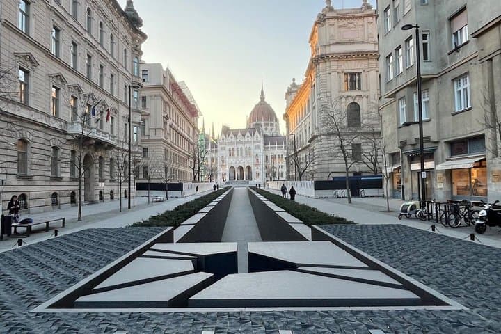 Vienna to Budapest Transfer with Parndorf Shopping Stop