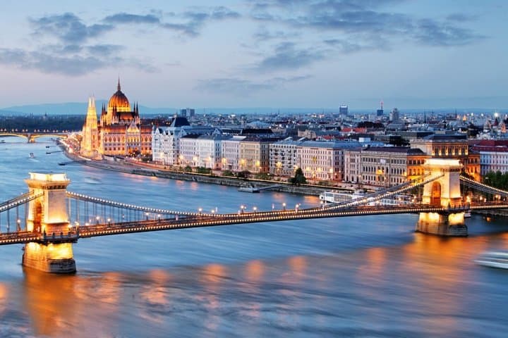 Vienna to Budapest Transfer with Parndorf Shopping Stop