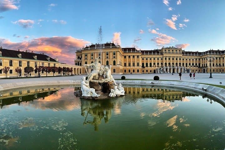 Vienna to Budapest Private One Way Transfer with Bratislava Stop