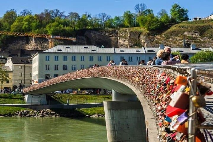 Vienna to Salzburg Private Transfer with Hallstatt Stop