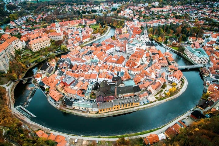 Salzburg to Prague Private Transfer with Cesky Krumlov Stop