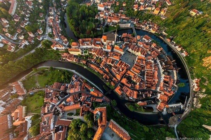 Salzburg to Prague Private Transfer with Cesky Krumlov Stop