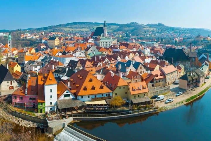 Vienna to Salzburg Private Transfer with Český Krumlov Visit