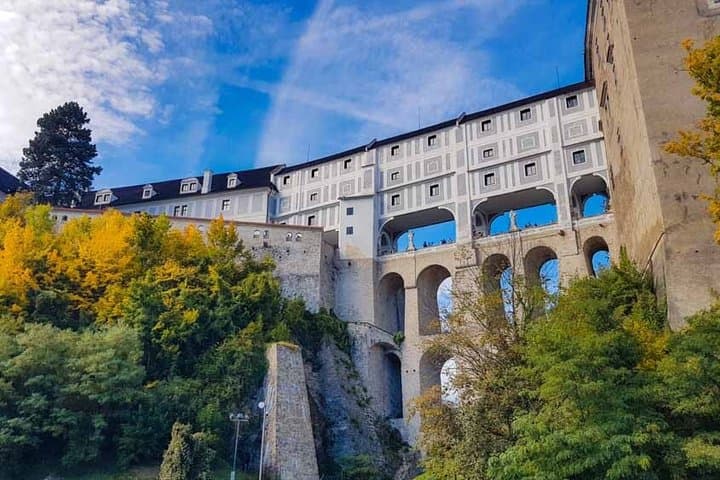 Vienna to Salzburg Private Transfer with Český Krumlov Visit