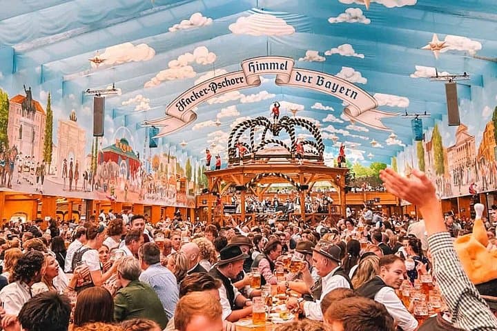 Private Vienna to Munich Transfer with Salzburg Sightseeing