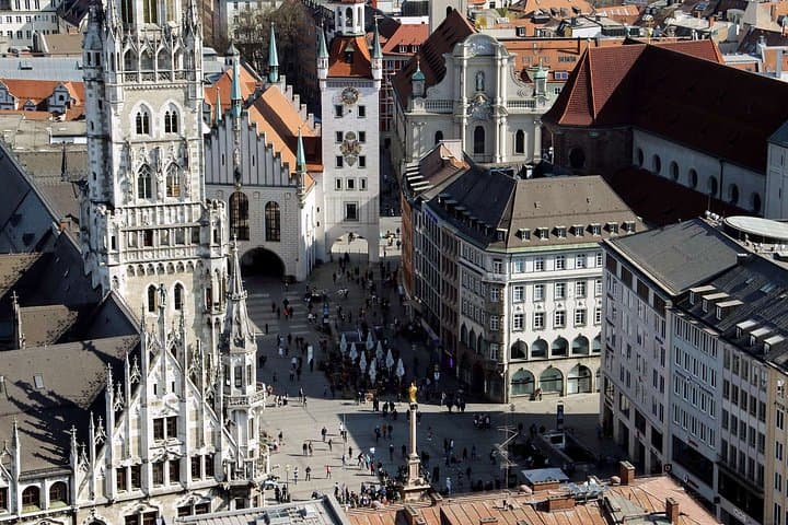 Private Vienna to Munich Transfer with Salzburg Sightseeing