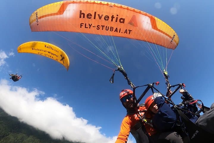 Tandem paragliding in Neustift Stubai Valley near Innsbruck