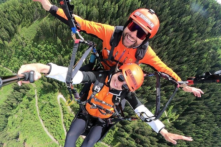 Tandem paragliding in Neustift Stubai Valley near Innsbruck