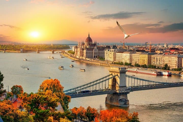 Private Vienna to Budapest Day Trip with Luxury Transfer