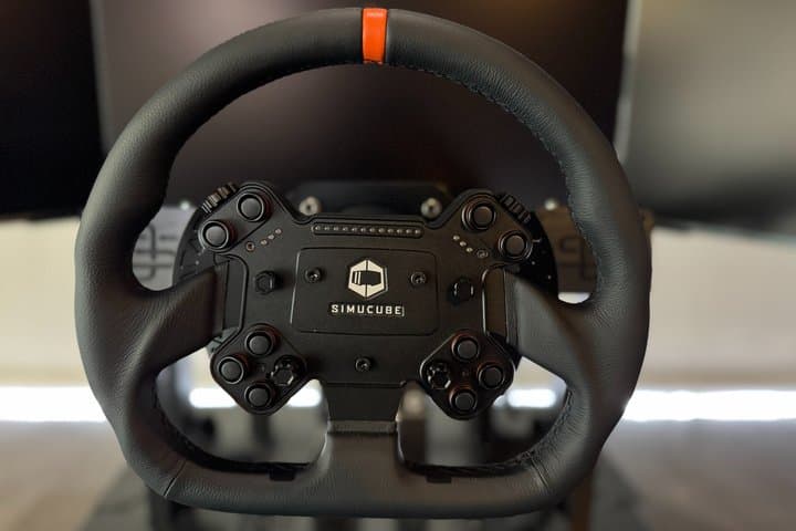 Vienna : Ride in motion racing simulator