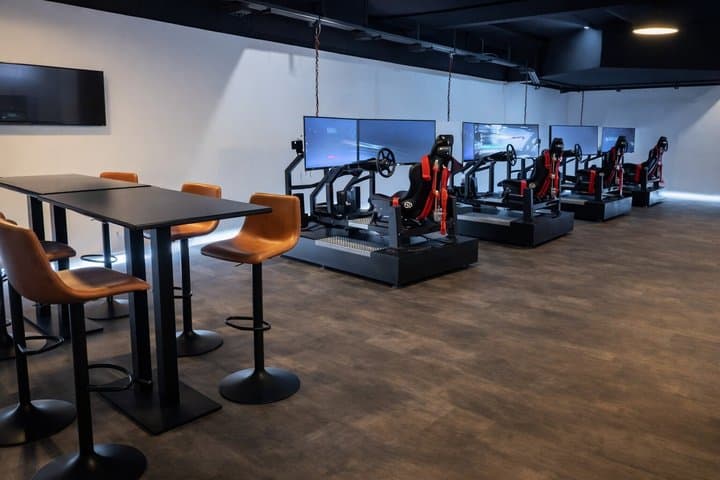 Vienna : Ride in motion racing simulator
