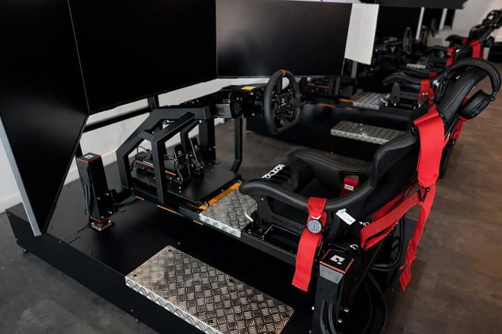 Vienna : Ride in motion racing simulator