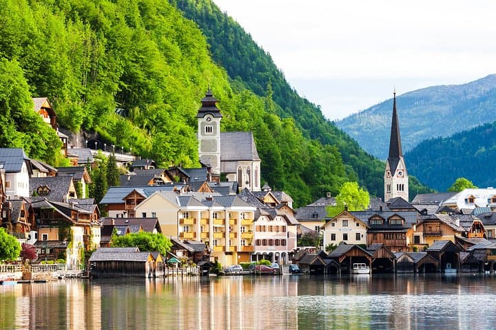 From Vienna to Hallstatt, Salzburg, Alps and Lakes Day Trip