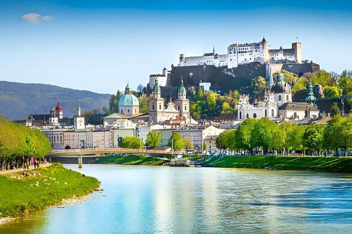 Full Day Tour to Salzburg and Hallstat from Wien with Driverguide