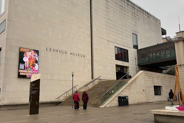 Museum Hopping with Pick up from Hotel Skip the Line Tickets