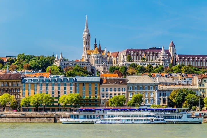 Budapest from Vienna: Small-Group Day Trip with Hotel Transfers