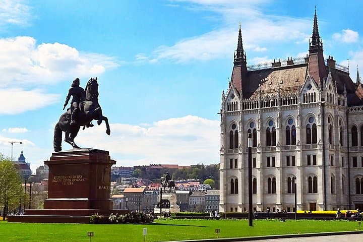 Bratislava Budapest day trip with cruise