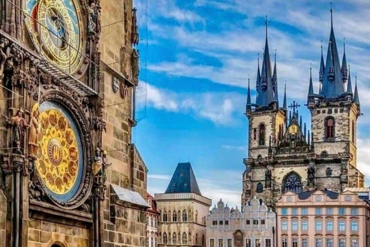 From Vienna to Prague Daytrip with walking tour