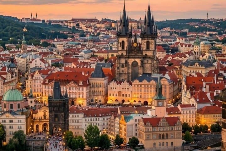 From Vienna to Prague Daytrip with walking tour