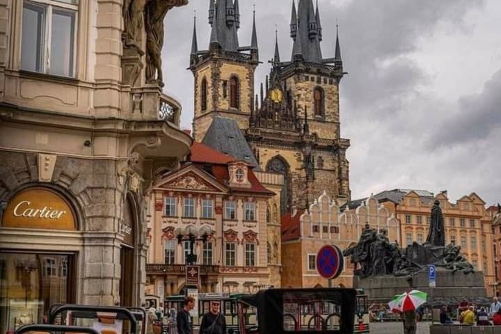 From Vienna to Prague Daytrip with walking tour