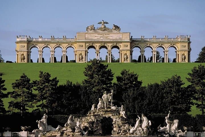 Vienna Private Transfer to Bratislava or Budapest One Way