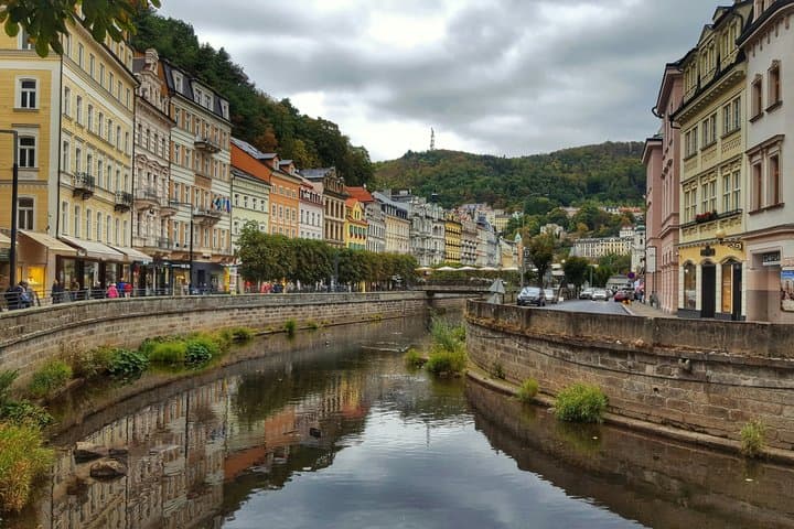 Private Transfer from Vienna to Karlovy Vary with Lednice Stop