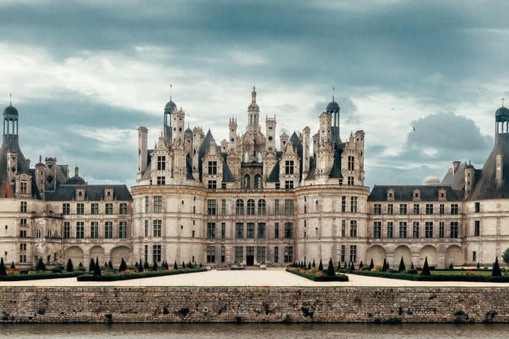 Private Transfer from Vienna to Karlovy Vary with Lednice Stop