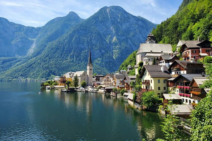 Hallstatt Self-Guided City Walking Tour & Scavenger Hunt
