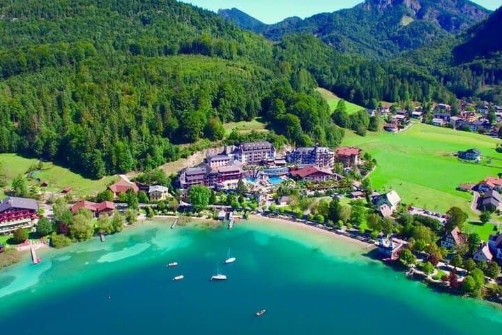 Private Hallstatt Tour from Salzburg - Lakes & Mountains