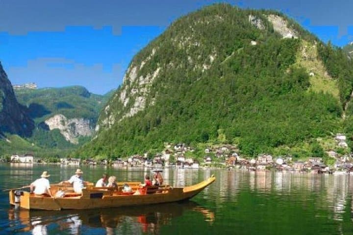 Private Hallstatt Tour from Salzburg - Lakes & Mountains