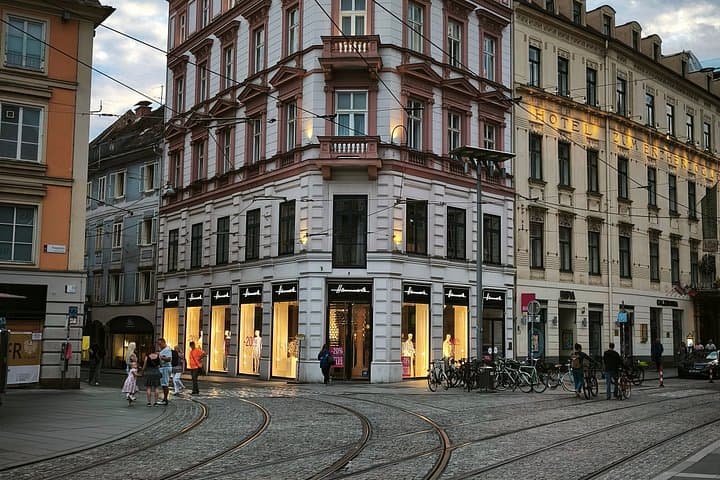 Graz Self-Guided City Walking Tour & Scavenger Hunt