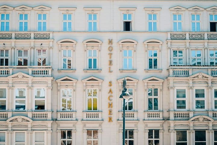 Vienna: Sisi Museum Ticket and Audio Tour with a City Walk