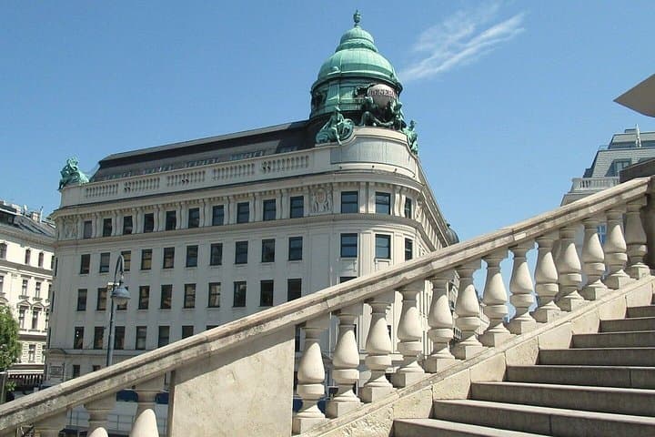 Vienna: Sisi Museum Ticket and Audio Tour with a City Walk