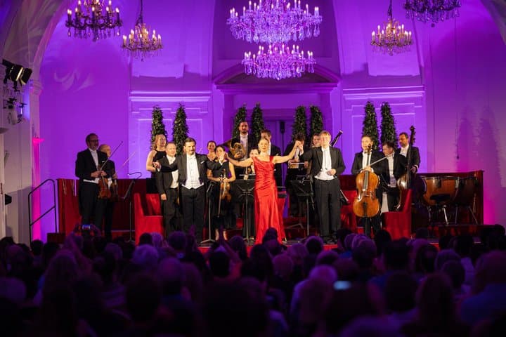 Vienna: Schönbrunn Palace Tour at 7 PM & Classical Concert