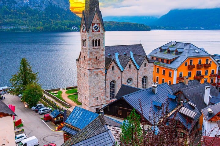 From Vienna to Hallstatt and Salzburg Day Trip with Hotel Pickup