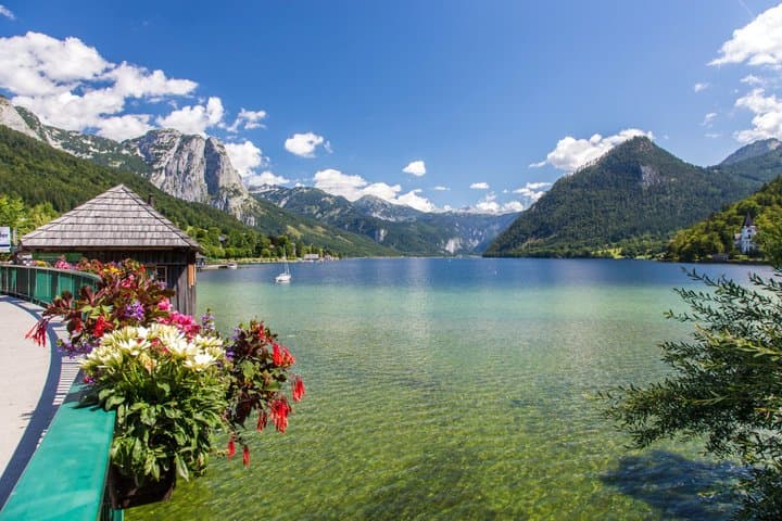 From Vienna to Hallstatt and Salzburg Day Trip with Hotel Pickup