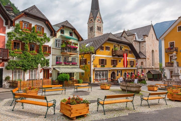 From Vienna to Hallstatt and Salzburg Day Trip with Hotel Pickup